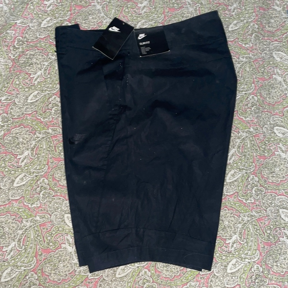BNWT Nike slim fit, black, we/dry “hybrid” style shorts size 34 in men’s sizes.